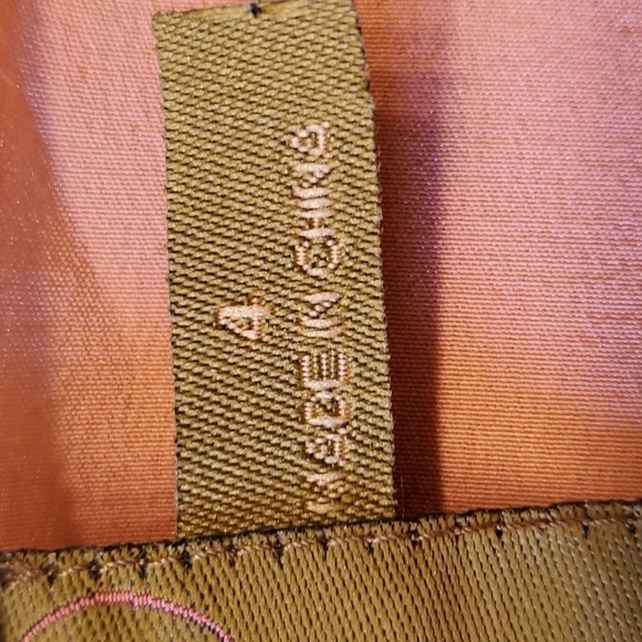 Lovely 100% silk dress, by Ali Ro. Beautiful peach color. Size 4. Unique ruffle - Picture 8 of 10
